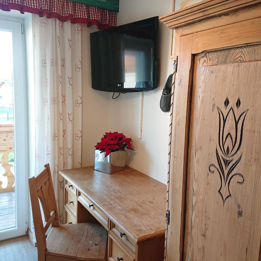 Alpenhostel "Das Besenhaus" アルテンマルクト・イム・ポンガウ エクステリア 写真