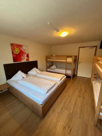 Alpenhostel "Das Besenhaus" アルテンマルクト・イム・ポンガウ エクステリア 写真