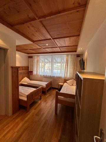 Alpenhostel "Das Besenhaus" アルテンマルクト・イム・ポンガウ エクステリア 写真
